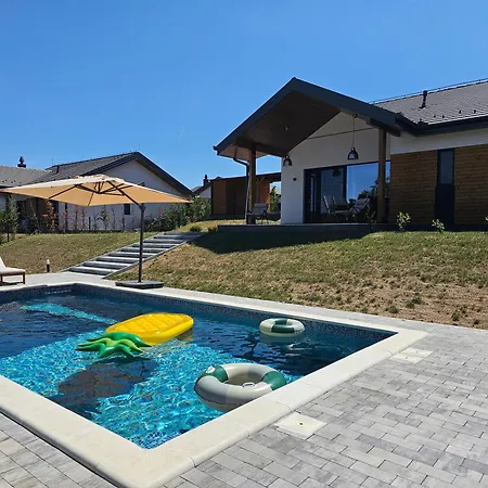 K42 Pool House Vlasi