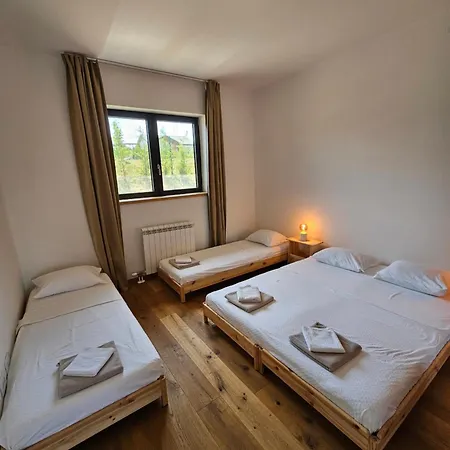 فيلة K42 Pool House